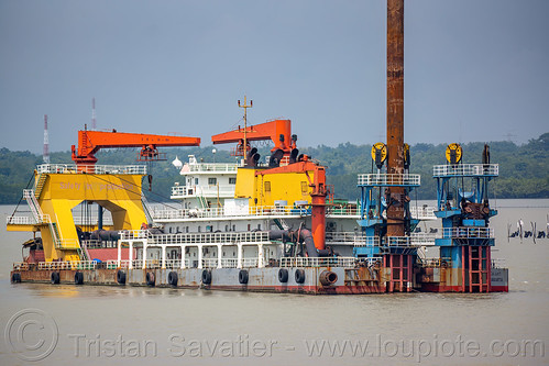 utility barge planting a metal pile in the sea floor, boat, cai jun 1, cargo ship, madura strait, merchant ship, surabaya
