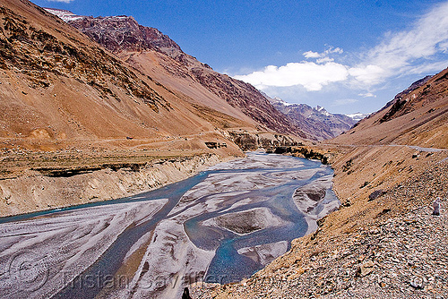 valley between sarchu and lachulung pass - manali to leh road (india), india, ladakh, mountains, river bed, sarchu, valley