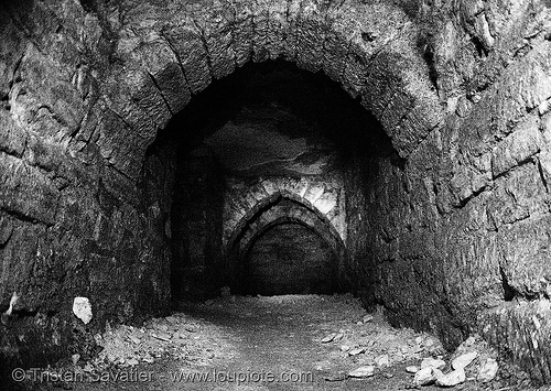 vaults - catacombes de paris - catacombs of paris (off-limit area), arches, cave, clandestines, françois mansard, hôpital du val-de-grâce, illegal, labyrinthe du val-de-grâce, paris, trespassing, tunnel, underground quarry, val-de-grace, vaults