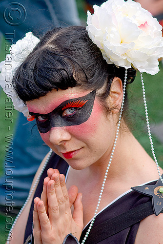 white flowers in hair - white pearls - black face paint - red eyelashes extensions (san francisco), eyelashes extensions, makeup, red eyelashes, white flowers, white pearls, woman