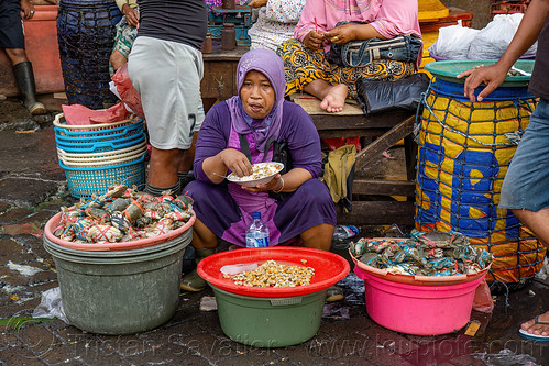 woman eating at fish market, fish market, pasar pabean, seafood, surabaya