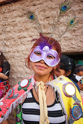 woman with carnival mask - carnaval de humahuaca (argentina), andean carnival, argentina, careta de diablo, carnaval de la quebrada, carnaval de tilcara, carnival mask, colorful, costume, diabla, diablo carnavalero, diablo de carnaval, diablos carnavaleros, diablos de carnaval, folklore, indigenous culture, men, mirrors, noroeste argentino, peacock feathers, quebrada de humahuaca, quechua culture, tribal, woman