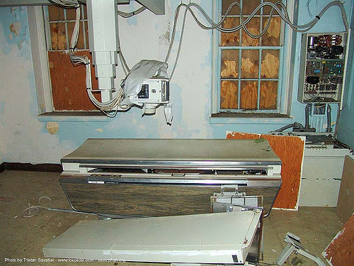 x-ray-machine - abandoned hospital (presidio, san francisco), abandoned building, abandoned hospital, presidio hospital, presidio landmark apartments, radiography, trespassing, x-ray machine