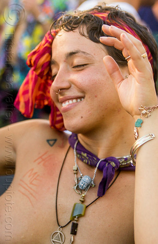 yassmine dancing at decompression 2014 (san francisco), bandana, bracelets, dancing, headband, hippie, jewelry, necklaces, nose piercing, rings, septum piercing, woman, yassmine