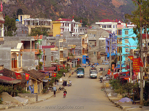 yên minh - vietnam, buildings, cars, city, cityscape, ha giang province, houses, hà giang province, mountains, road, town, yen minh, yên minh