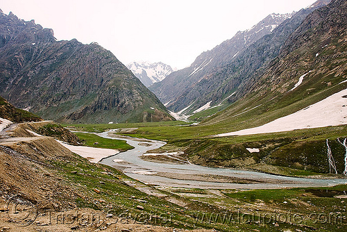 zojila pass - drass river - drass valley - leh to srinagar road - kashmir, dras valley, drass river, drass valley, kashmir, mountain river, mountains, river bed, snow, zoji la, zoji pass, zojila pass