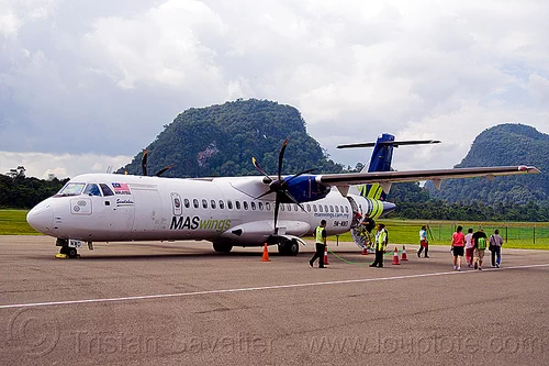 atr-72 - mulu airport (borneo), 9m-mwd, aircraft, atr-72-212a, atr-72-500, boarding, borneo, clouds, gunung mulu national park, malaysia, maswings, mulu airport, passengers, plane, stol, tarmac, taxiway, turboprop
