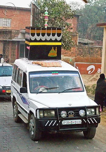 car decorated with mecca's al kaaba - eid-milad-un-nabi muslim festival (india), al ka'ba, al kaaba, decorated car, eid e milad un nabi, eid e milād un nabī, islam, jeep, mawlid, mecca, minaret, muhammad's birthday, muslim festival, nabi day, prophet's birthday, suv, tata motors, عید میلاد النبی, ईद मिलाद नबी
