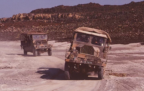 citroën 46 f 4x4 fom - french army trucks in the desert (djibouti), 46, 46f, 4x4 trucks, all-terrain, army trucks, citroen fom, citroën fom, djibouti, french, military trucks