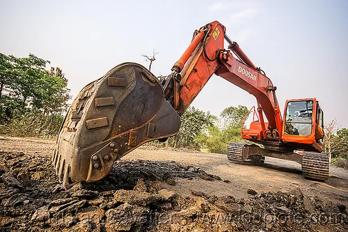 doosan excavator dx225lc ripping up old asphalt (india), alphalt, asphalt removal, at work, bucket attachment, demolition, doosan excavator, dx225lc, excavator bucket, old asphalt, old bitumen, old macadam, pavement, ripping up, road construction, roadwork, scraping off, west bengal, working