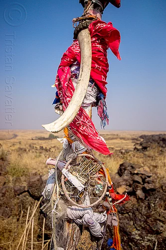 dream catcher - native american offerings on memorial stick - captain jack's stronghold, bandana, captain jack's stronghold, cloth, dream catcher, indigenous, lava beds national monument, memorial, modoc, native american, offerings, pole, rib, stick, tribal, wooden