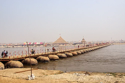floating bridge over the ganges river at kumbh mela 2013 (india), ashrams, floating bridge, foot bridge, ganga, ganges river, hindu pilgrimage, hinduism, kumbh mela, metal tanks, pontoon bridge, pyramid, river bank, walking