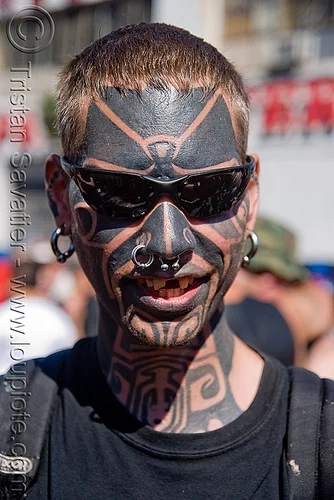 Tattoo and nose piercing online