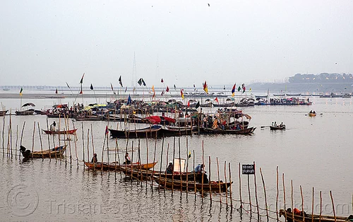 ganges river - sangam - kumbh mela 2013 (india), colored flags, dusk, fence, ganga, ganges river, hindu pilgrimage, hinduism, kumbh mela, river boats, rowing boats, small boats, triveni sangam
