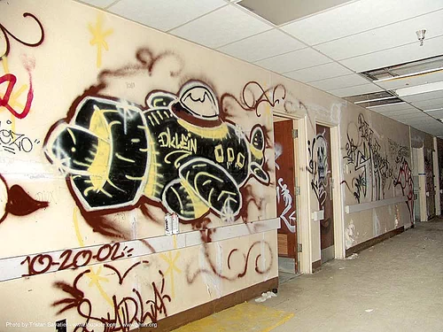 graffiti - abandoned hospital (presidio, san francisco), abandoned building, abandoned hospital, graffiti, presidio hospital, presidio landmark apartments, trespassing