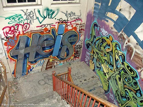 graffiti - stairway - abandoned hospital (presidio, san francisco), abandoned building, abandoned hospital, graffiti, presidio hospital, presidio landmark apartments, staiways, trespassing