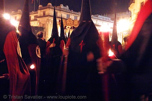 hermandad de los panaderos - nazarenos - semana santa en sevilla, candles, easter, hermandad de los panaderos, nazarenos, night, red, semana santa, sevilla