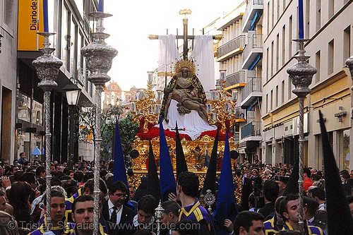 hermandad del baratillo - paso de cristo - semana santa en sevilla, easter, el baratillo, float, hermandad del baratillo, madonna, nazarenos, paso de cristo, paso de la virgen, sacred art, semana santa, sevilla