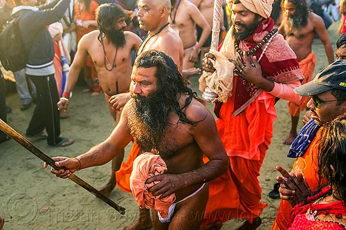 hindu guru returning from the holy bath - kumbh mela 2013 (india), babas, beard, crowd, hindu pilgrimage, hinduism, kumbh maha snan, kumbh mela, mauni amavasya, men, sadhus