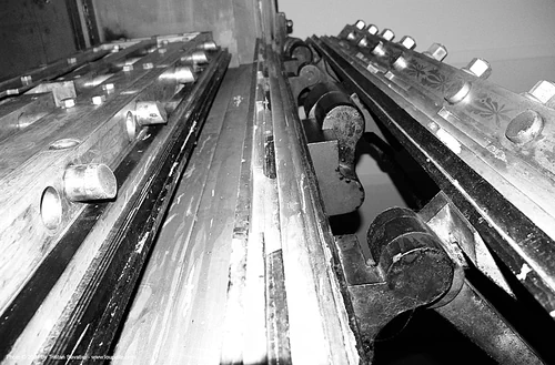 hinges - safe door - san francisco old mint, armored door, hinges, safe door, san francisco old mint, steel