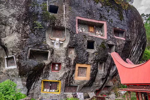 lembang tonga riu - lo'ko mata wall - toraja rock tombs, burial site, cemetery, effigies, graves, graveyard, lembang tonga riu, liang pak, lo'ko mata wall, pa'tedong, rock tombs, tana toraja, tau-tau