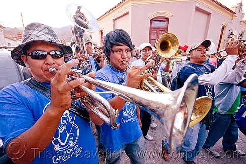 marching band trumpet players - comparsa los caprichosos - carnaval de tilcara (argentina), andean carnival, argentina, carnaval de la quebrada, carnaval de tilcara, comparsa, los caprichosos, marching band, men, noroeste argentino, quebrada de humahuaca, trumpet players, trumpets