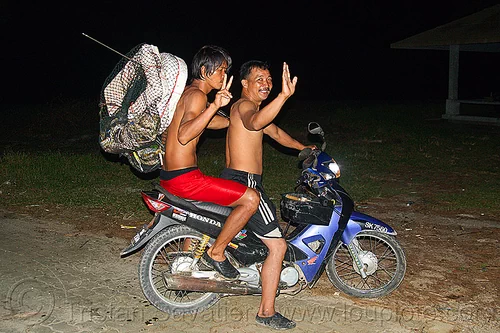 night snorkeling fishermen with their catch on motorbike, borneo, fish hunting, fisherman, fishermen, fishes, honda, kelambu beach, malaysia, man, neb, night, rider, riding, snorkeling, underbone motorcycle