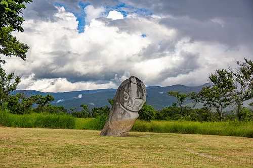 palindo megalith - bada valley, bada valley megalith, lore lindu megalith, palindo monolith, stone statue