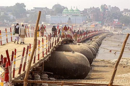 pontoon bridge (floating bridge) over the ganges river - kumbh mela 2013 (india), daraganj, floating bridge, foot bridge, ganga, ganges river, hindu pilgrimage, hinduism, kumbh mela, metal tanks, pontoon bridge, walking