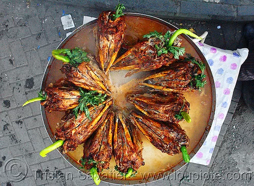 roasted goat heads - kurdish food - ser û pê, chevon, chili pepper, chilli, cooked, diyarbakir, diyarbakır, goat heads, halal meat, kurdish, kurdistan, mutton, parsley, roasted, ser û pê, street food, street seller, street vendor
