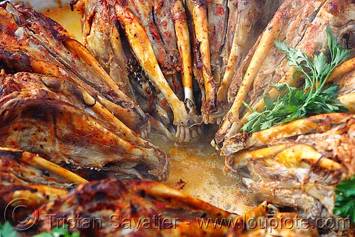 roasted goat heads - ser û pê - closeup, chevon, chili pepper, chilli, cooked, diyarbakir, diyarbakır, goat heads, halal meat, kurdish, kurdistan, mutton, parsley, roasted, ser û pê, street food, street seller, street vendor