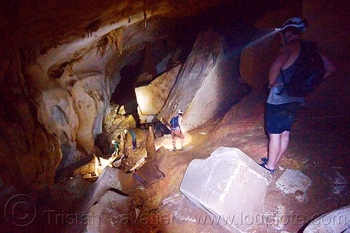 scrambling around big blocks - clearwater cave - mulu (borneo), blocks, borneo, cavers, caving, clearwater cave system, clearwater connection, gunung mulu national park, knotted rope, malaysia, natural cave, roland, spelunkers, spelunking