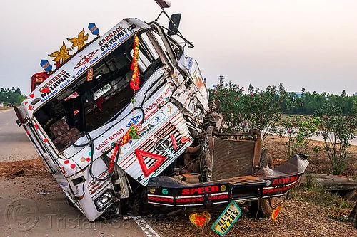 semi truck frontal collision (india), artic, articulated lorry, cabin, crushed, divided highway, fatal, frontal collision, head-on collision, lorry accident, median, road crash, semi truck, tata motors, tractor trailer, traffic accident, traffic crash, truck accident, wreck