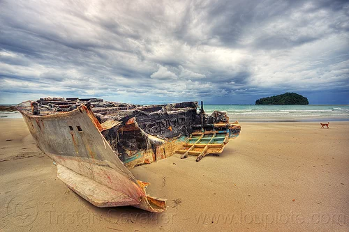 shipwreck on kelambu beach, boat, borneo, clouds, cloudy sky, dog, fiberglass hull, islet, kelambu beach, kelambu island, malaysia, sand, seashore, ship, shipwreck, vessel