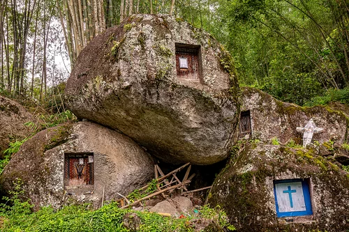 toraja rock-tombs in stacked boulders, boulder, burial site, cemetery, graves, graveyard, liang pak, rock tombs, tana toraja