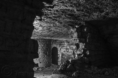 trou de service de mme la reine - catacombes de paris - catacombs of paris (off-limit area), cave, clandestines, hôpital du val-de-grâce, illegal, labyrinthe du val-de-grâce, trespassing, underground quarry, val-de-grace, vault, voute