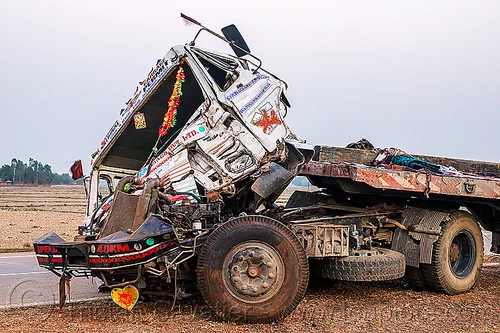 truck head-on crash (india), artic, articulated lorry, cabin, crushed, fatal, frontal collision, head-on collision, lorry accident, road crash, semi truck, semi-trailer, tata motors, tractor trailer, traffic accident, traffic crash, truck accident, wreck